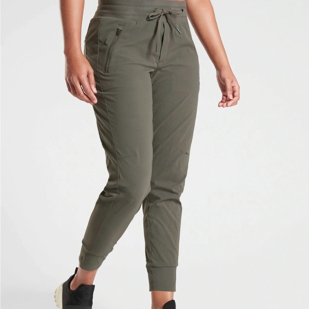 EUC Athleta Olive Trekkie North Jogger Pants Size 6